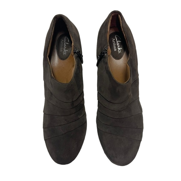 Clarks Artisan Society Gown Ii Brown Pleating Shooties size 9M - Picture 2 of 8